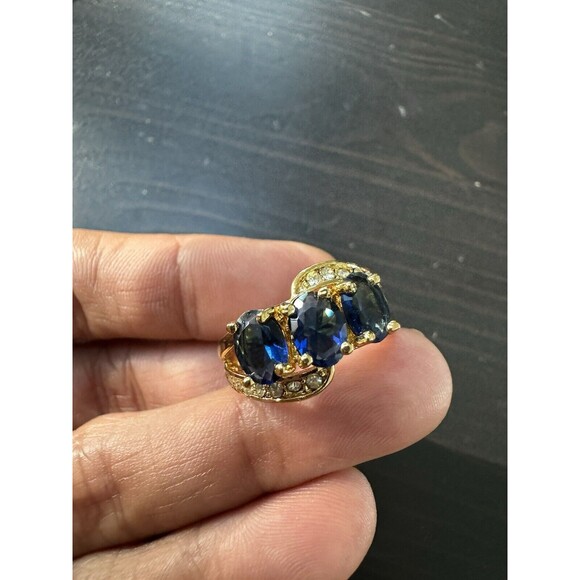 Fine 10K Gold Royal Blue Three-Stone Claw Set Ring – Size 7 - Picture 7 of 8